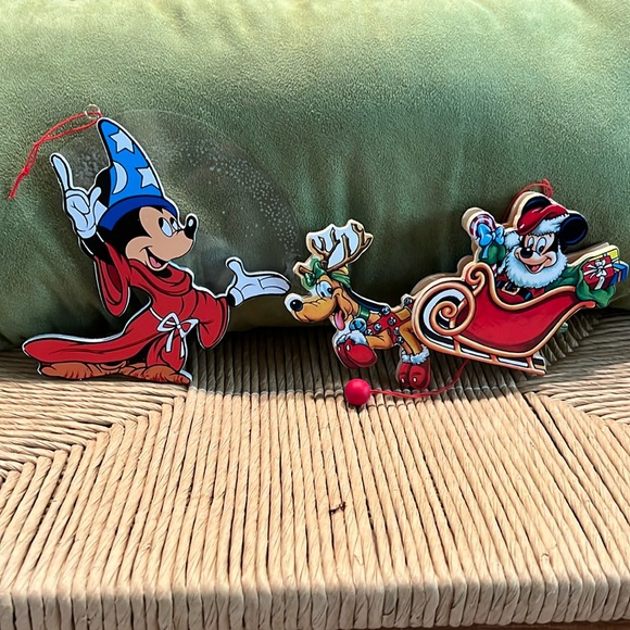 Bundle of 2 Vintage 1988 Disney Wooden Ornaments VGC SFH - Picture 1 of 9